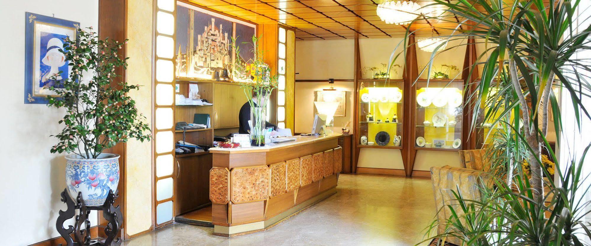 Hotel Beatrice Эсте Экстерьер фото